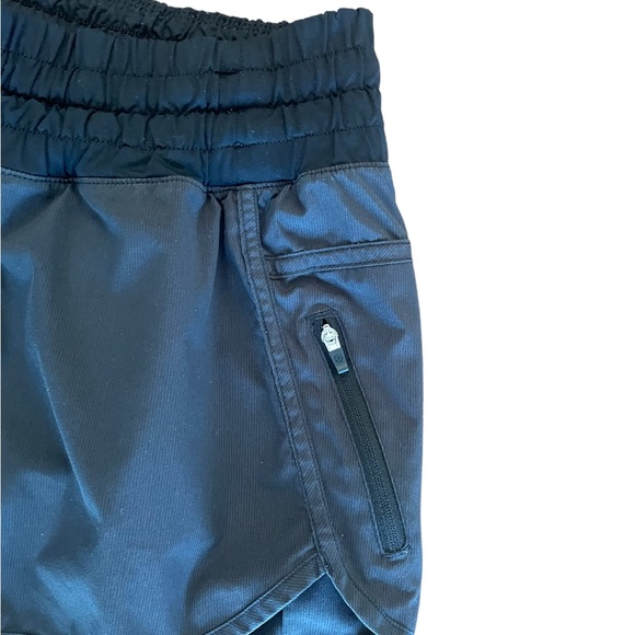 Lululemon Athletica black yoga workout elastic waist gym gorpcore short size 8 - Picture 3 of 9